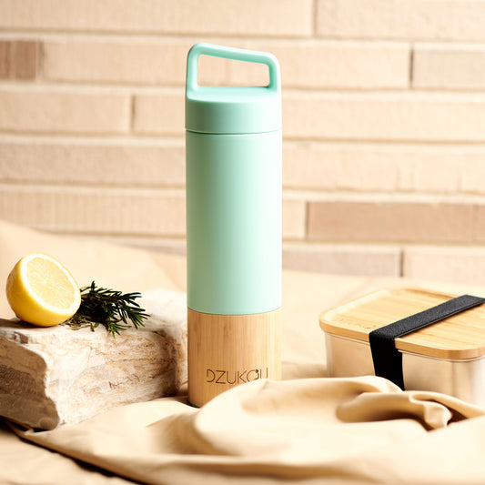 Set aus Thermosflasche und Kaffeebecher