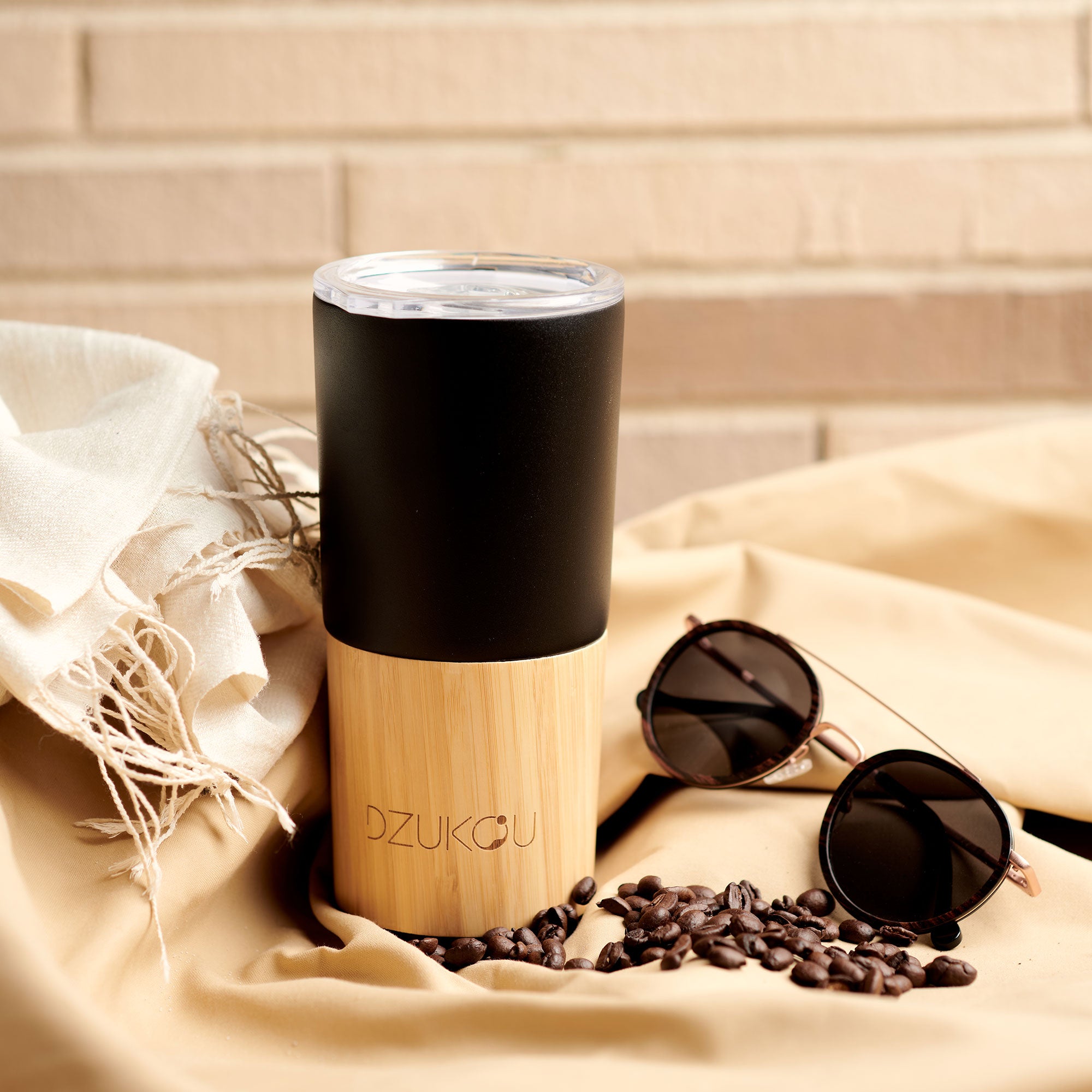 Set aus Thermosflasche und Kaffeebecher
